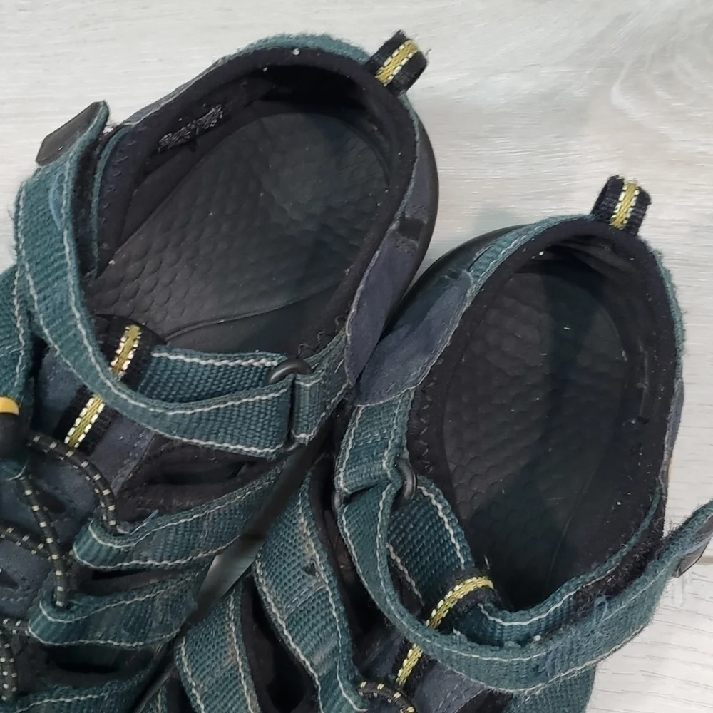 Keen Outdoor Big Kids Youth Sandals Shoes Waterproof Hiking Comfort sz 3